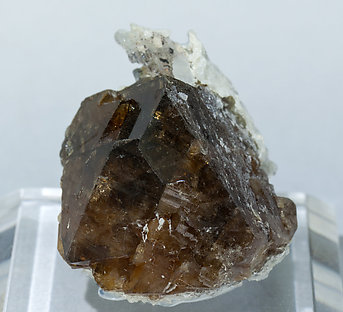 Scheelite with Quartz and Calcite. Front