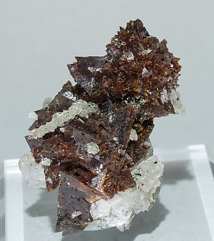 Helvine-Genthelvite with Quartz. Front