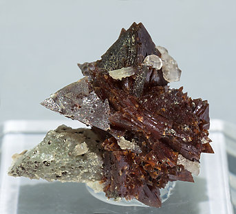 Helvine-Genthelvite with Quartz. Front